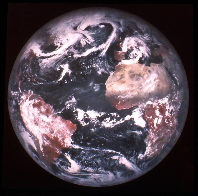 Figure 18: View of the full Earth taken by Clementine while orbiting the Moon (image credit: USGS)