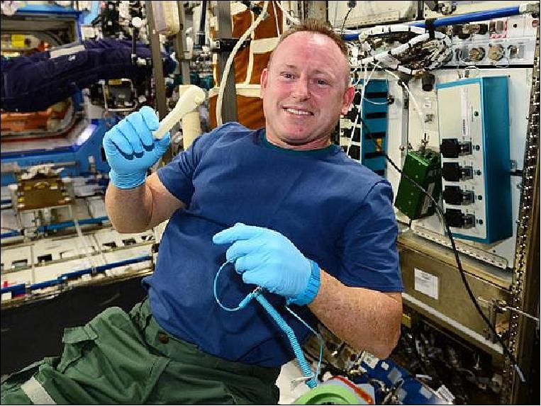 Figure 6: ISS Commander Butch Wilmore holds up the ratchet after removing it from the print tray (image credit: NASA)