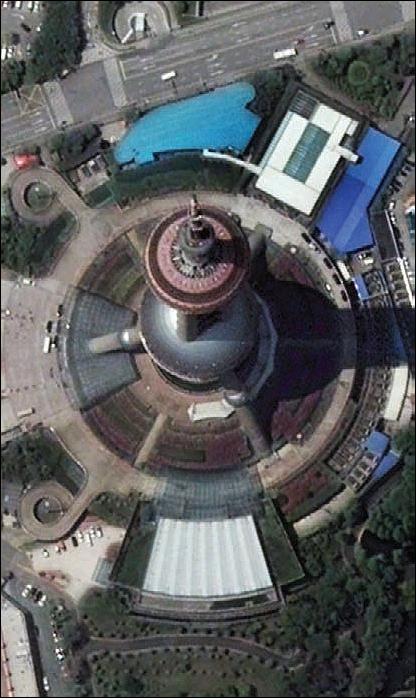 Figure 5: QuickBird-2 natural color image of the Pearl TV Tower, Shanghai, China, observed in April 2008 at a spatial resolution of 60 cm (image credit: DigitalGlobe) 11)