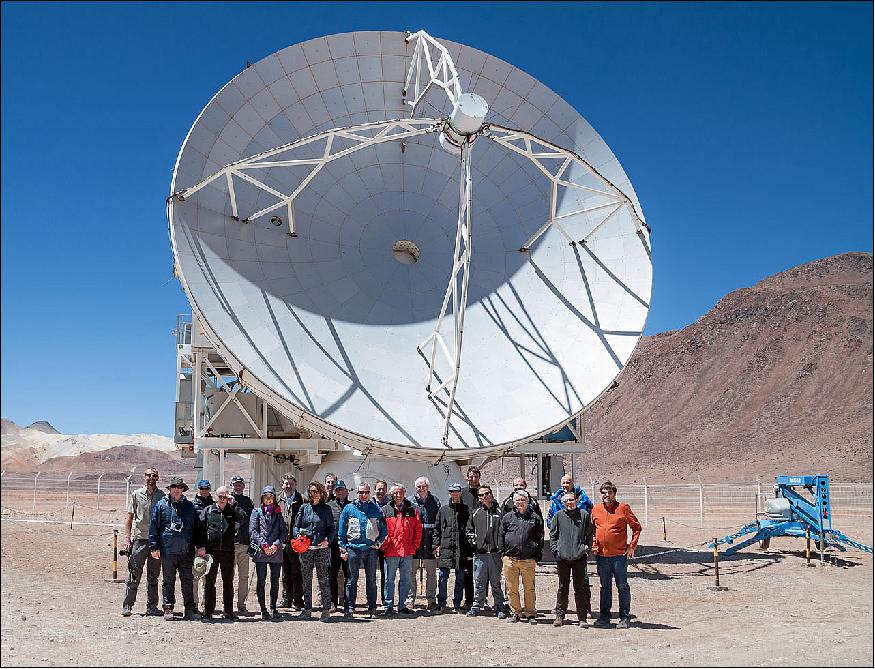 Figure 14: The APEX telescope and visitors on the occasion of the 10th anniversary (image credit: ESO)
