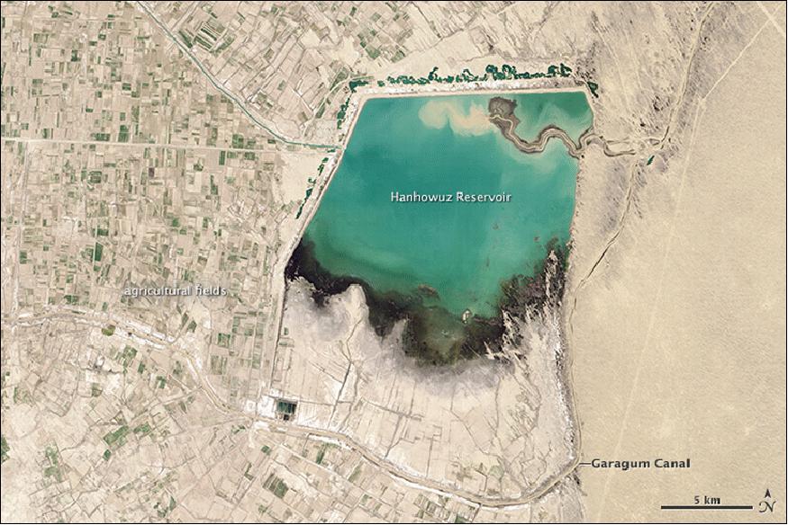 Figure 109: Image of the Hanhowuz Reservoir in Turkmenistan, acquired by the OLI instrument of Landsat-8 on April 18, 2014 (image credit: USGS, NASA)