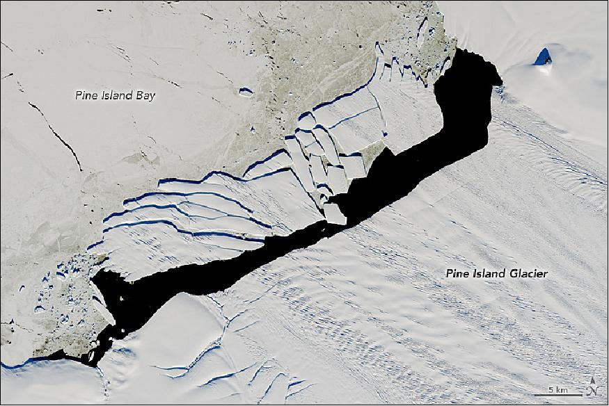 Figure 1: OLI image of the broken iceberg B-44, acquired on 15 Dec. 2017 (image credit: NASA Earth Observatory, image by Jesse Allen, using Landsat data from the U.S. Geological Survey, caption by Kathryn Hansen)