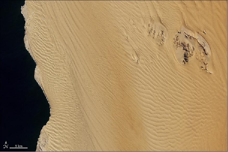 Figure 26: This image shows two inselbergs in the sand sea: Uri-Hauchab and Hauchab. The OLI (Operational Land Imager) on Landsat-8 acquired the image on 5 July 2018 (image credit: NASA Earth Observatory, image by Joshua Stevens, using Landsat data from the U.S. Geological Survey, story by Kasha Patel)