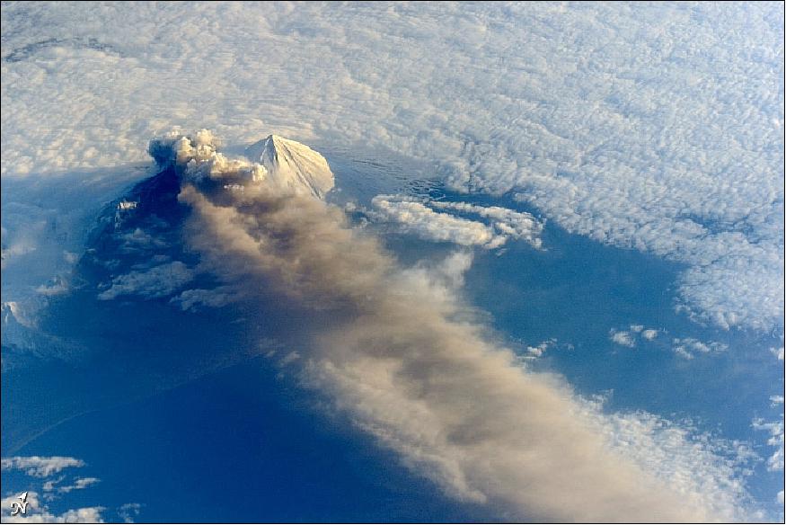 Figure 81: The Pavlof volcano observed by the ISS on May 18, 2013 with a Nikon D3S digital camera (image credit: NASA)