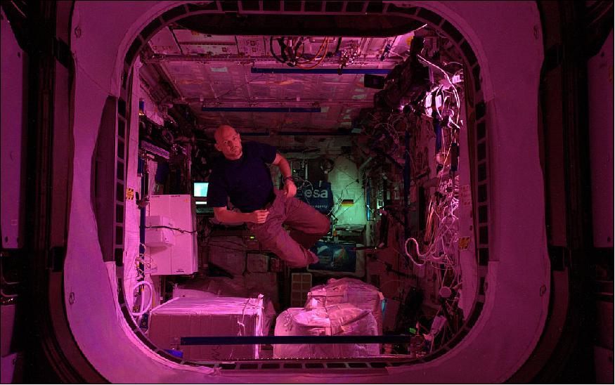 Figure 77: Photo of ESA astronaut Alexander Gerst floating inside the Columbus Laboratory of the ISS (image credit: ESA/NASA)
