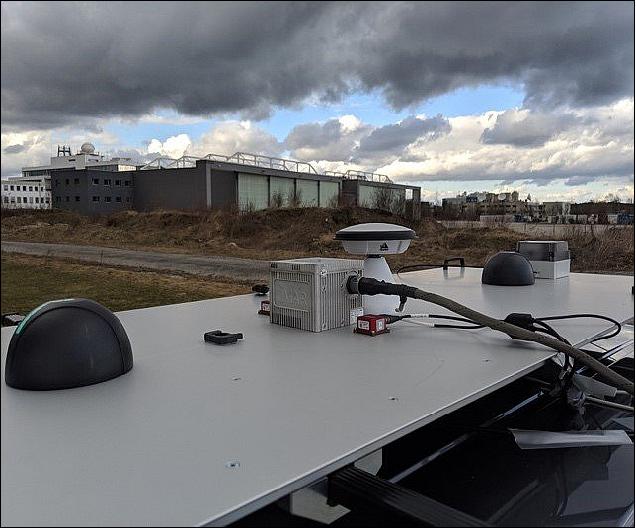 Figure 3: Antennas on vehicle roof. Close-up view of Car A with GNSS and LTE (Long-Term Evolution) antennas (image credit: DLR/GMV)