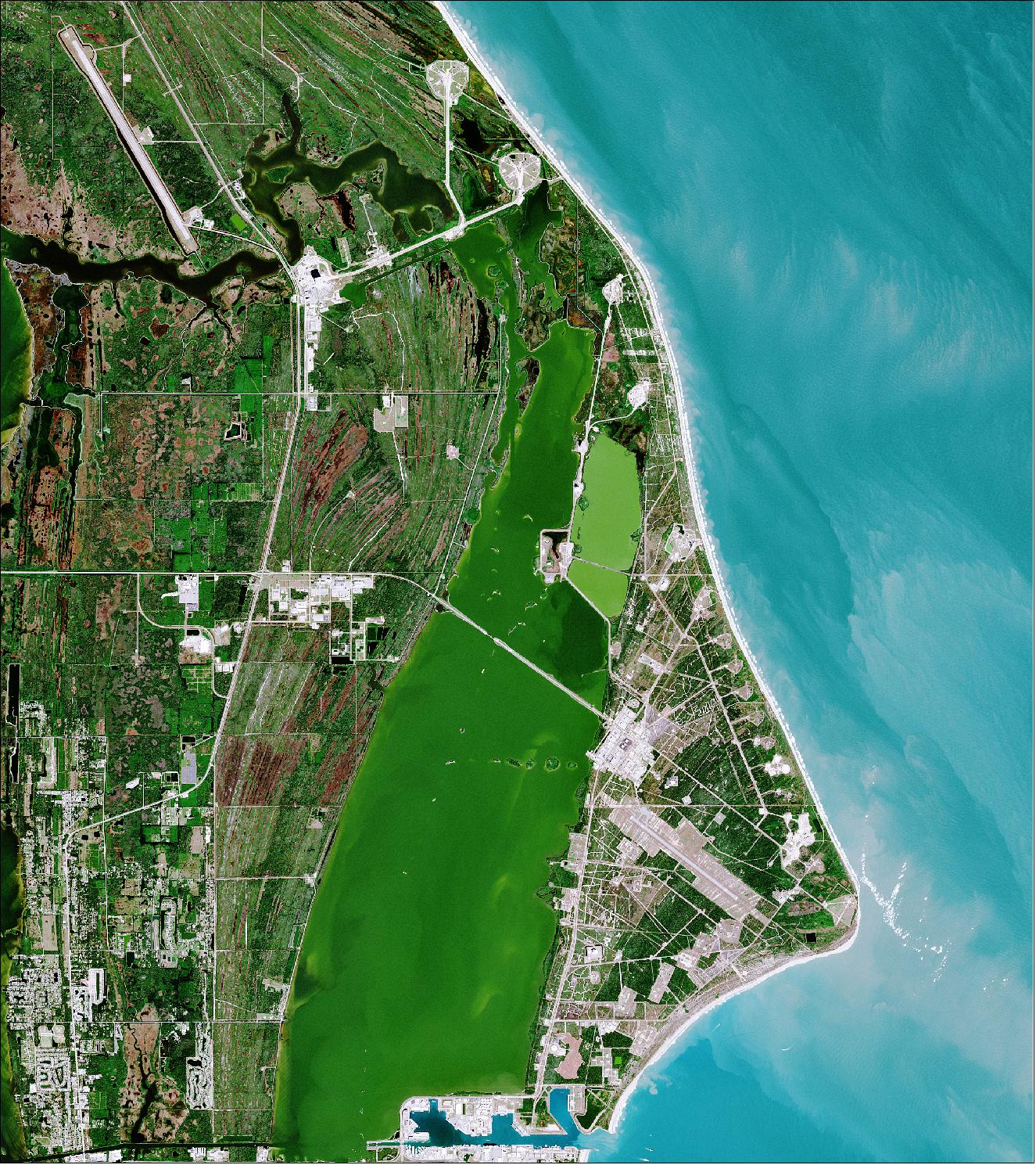 Figure 19: On 16 July 1969, the Saturn V rocket carrying Apollo 11 began its momentous voyage to the Moon. It lifted off from launch pad 39A – which can be seen in this Copernicus Sentinel-2 image from 29 January 2019. Launch pad 39A is the second pad down from the top (the launch pad at the far top is 39B), image credit: ESA, the image contains modified Copernicus Sentinel data (2019), processed by ESA, CC BY-SA 3.0 IGO