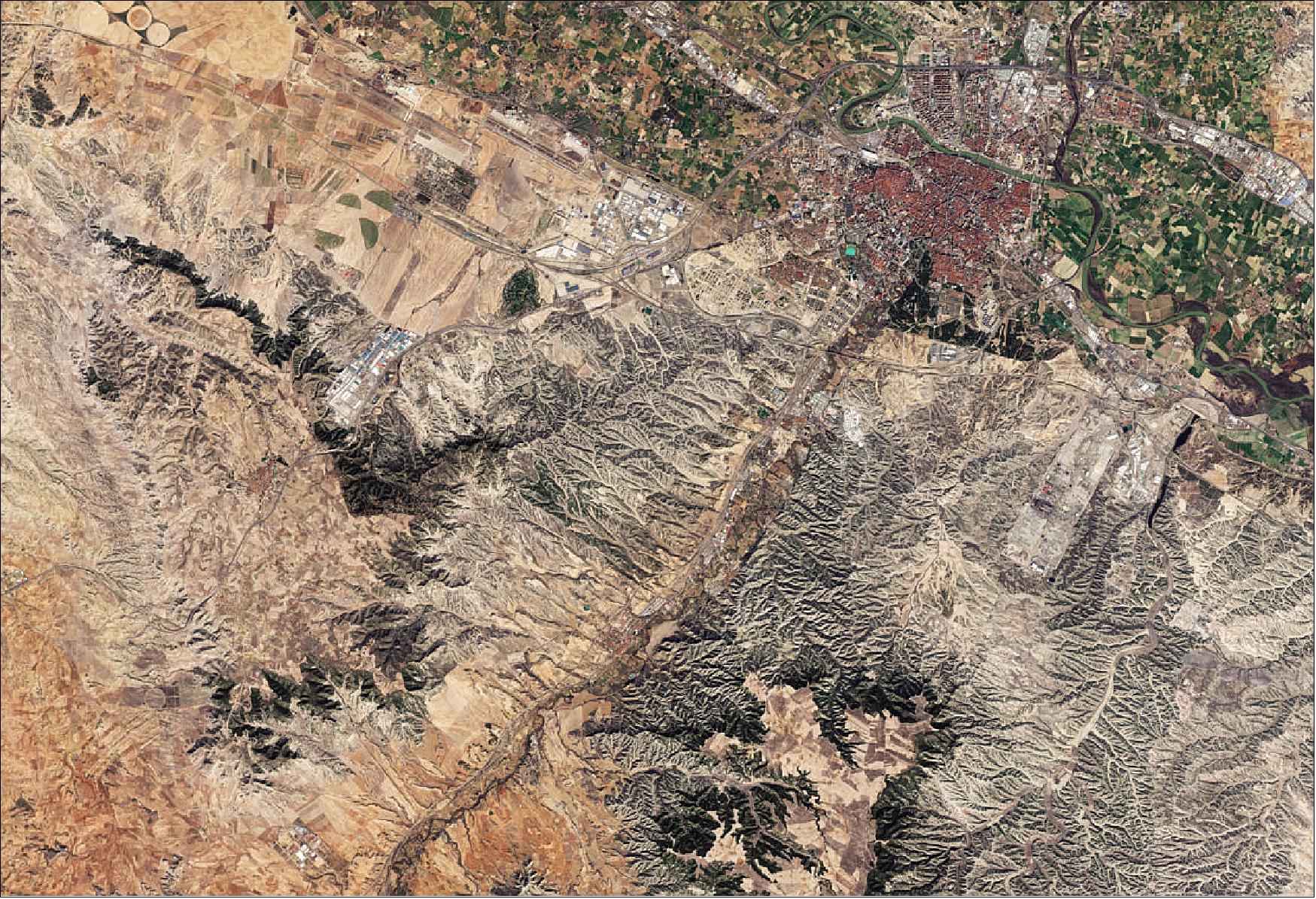 Figure 54: This Copernicus Sentinel-2B image features the city of Zaragoza nestling in the Ebro valley and flanked by mountains to the south. The image was captured on 25 February 2018, it is also featured on the Earth from Space video program (image credit: ESA, the image contains modified Copernicus Sentinel data (2018), processed by ESA, CC BY-SA 3.0 IGO)