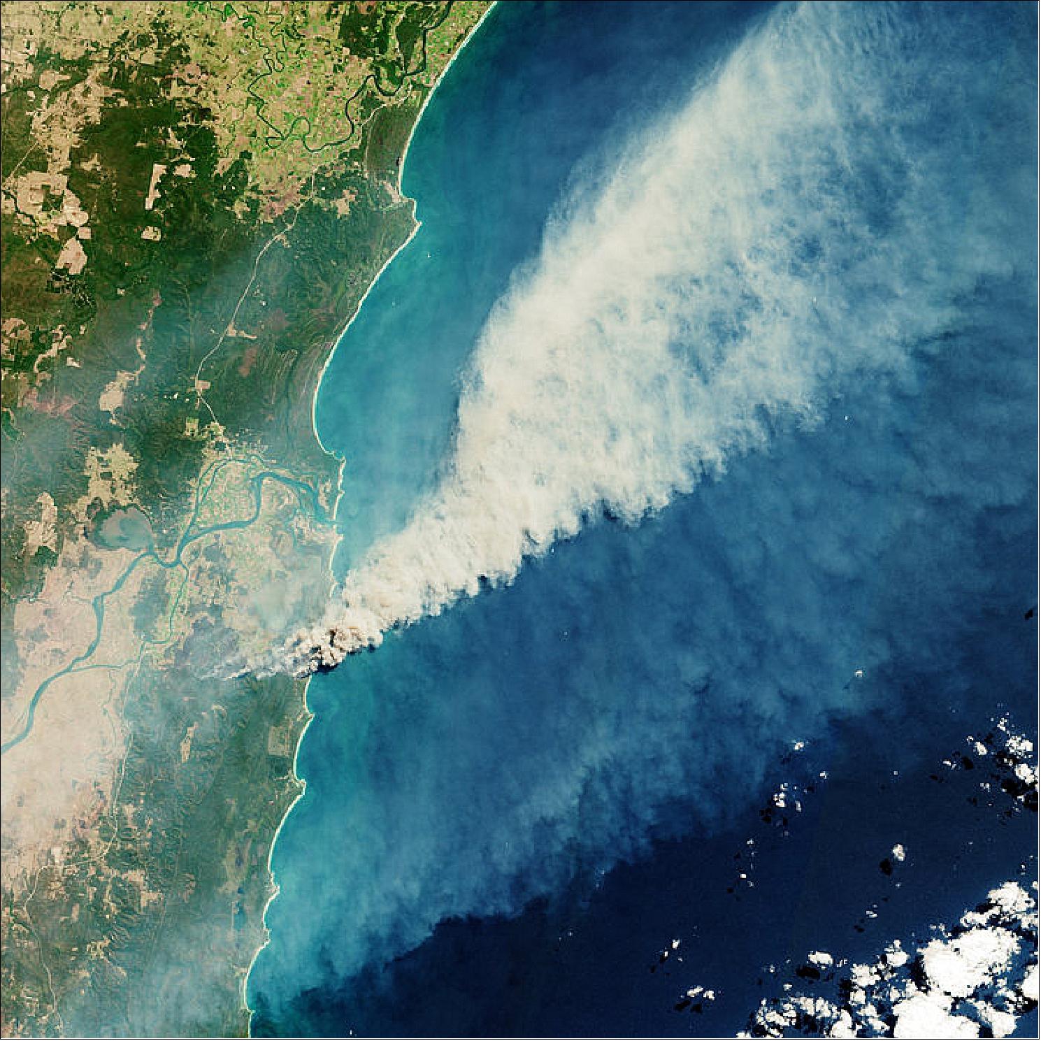 Figure 14: In this image captured by the Copernicus Sentinel-2 mission on 8 September, fires burning in the Yuraygir National Park and Shark Creek area are visible. Fires are also burning to the north and south of the villages of Angourie and Wooloweyah (image credit: ESA, the image contains modified Copernicus Sentinel data (2019), processed by ESA, CC BY-SA 3.0 IGO)
