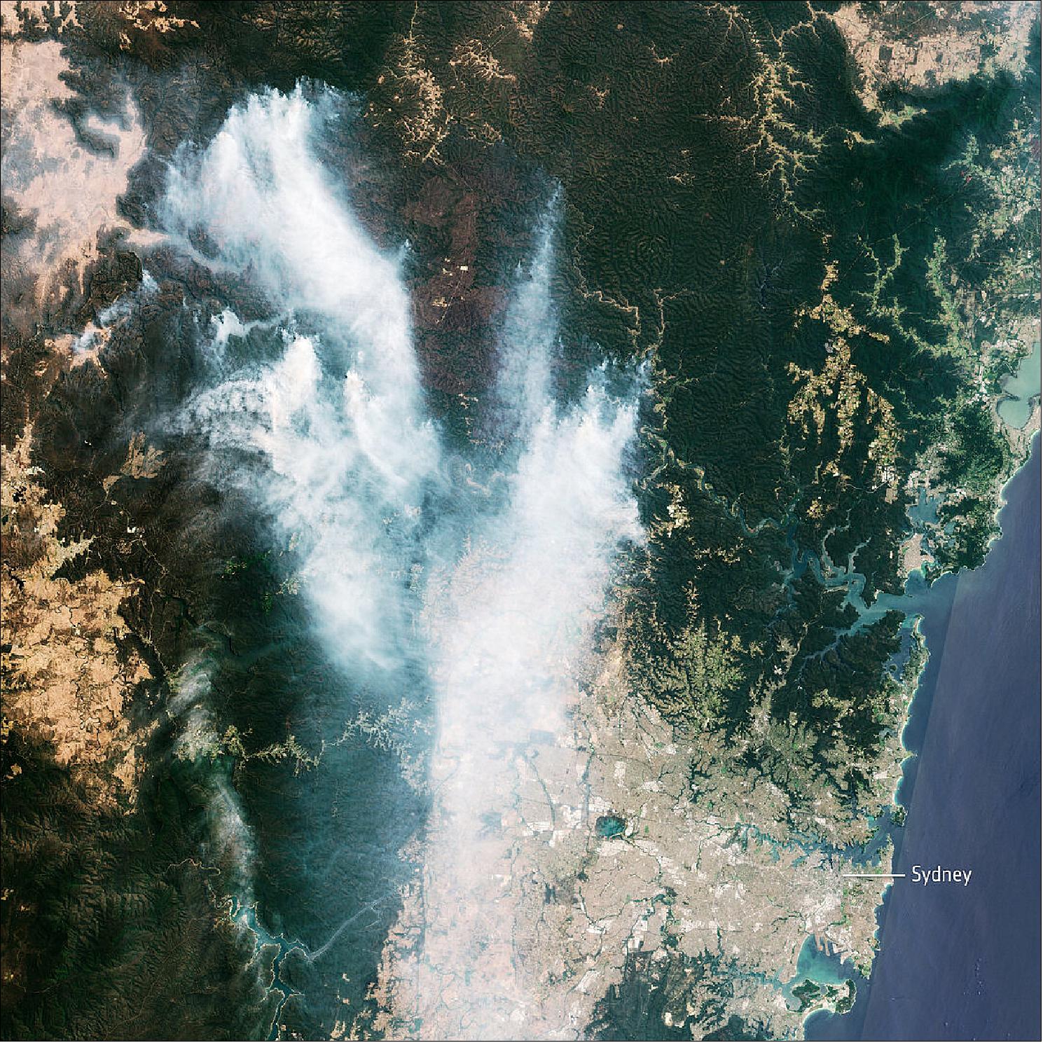 Figure 6: In this image, captured on 21 November 2019 at 00:02 GMT (11:02 local time), smoke from the Gospers Mountain bushfires, northwest of Sydney, can be seen drifting southwards. Residents with respiratory conditions were advised by authorities to stay indoors, as over 50 people have been treated owing to complications from the smoke (image credit: ESA, the image contains modified Copernicus Sentinel data (2019), processed by ESA, CC BY-SA 3.0 IGO)