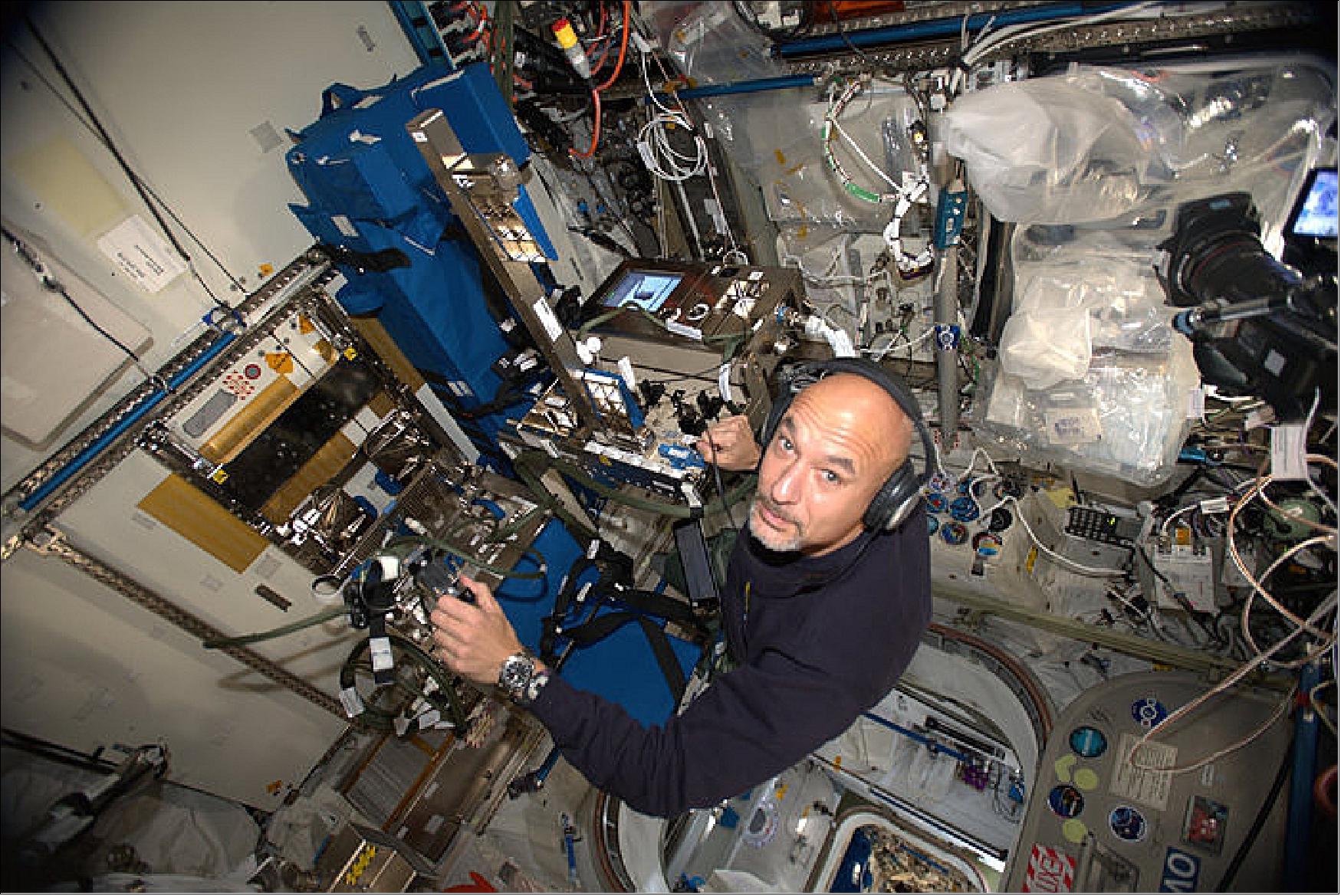 Figure 67: ESA astronaut Luca Parmitano performs a European experiment called GRIP that studies astronauts' perception of mass and movement and how they interface with the human body and change in microgravity (image credit: ESA/NASA)