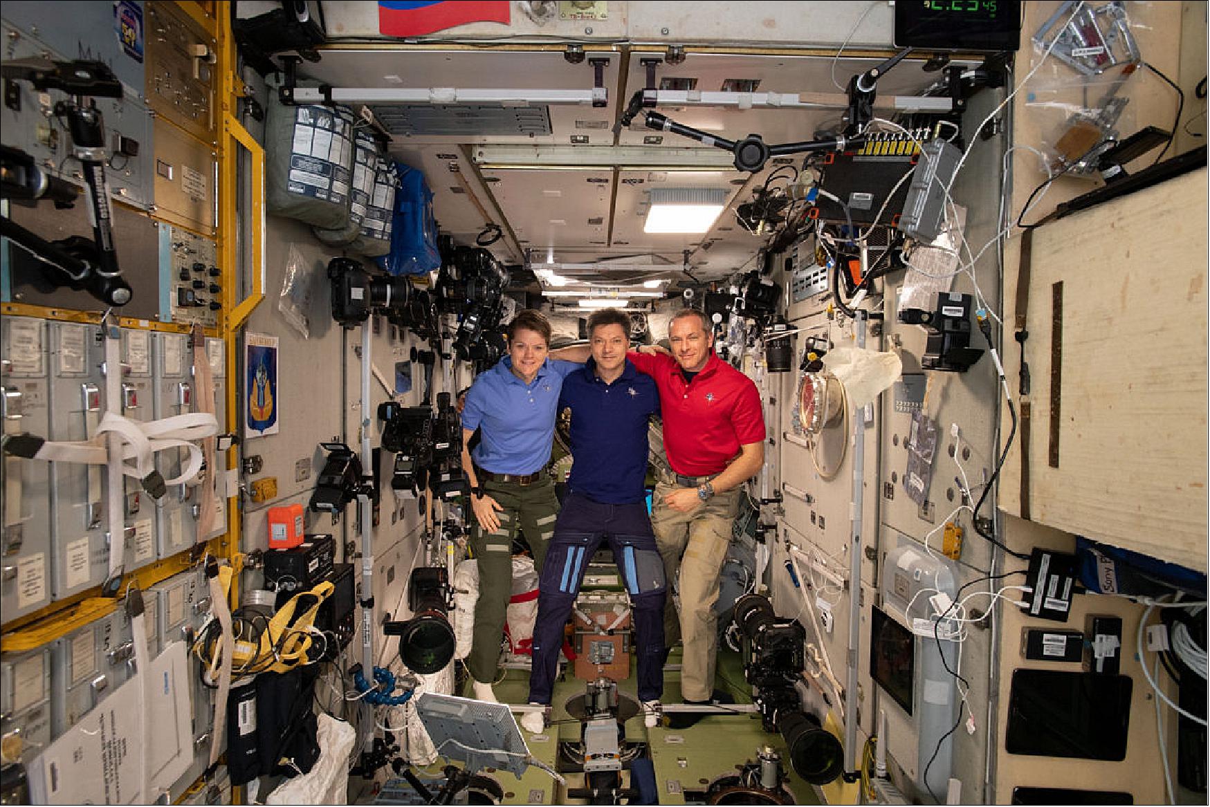 Figure 116: Expedition 58 crew members gather inside the Zvezda service module onboard the International Space Station for a crew portrait. From left are, NASA astronaut Anne McClain, Roscosmos cosmonaut Oleg Kononenko and Canadian Space Agency astronaut David Saint-Jacques (image credit: NASA)