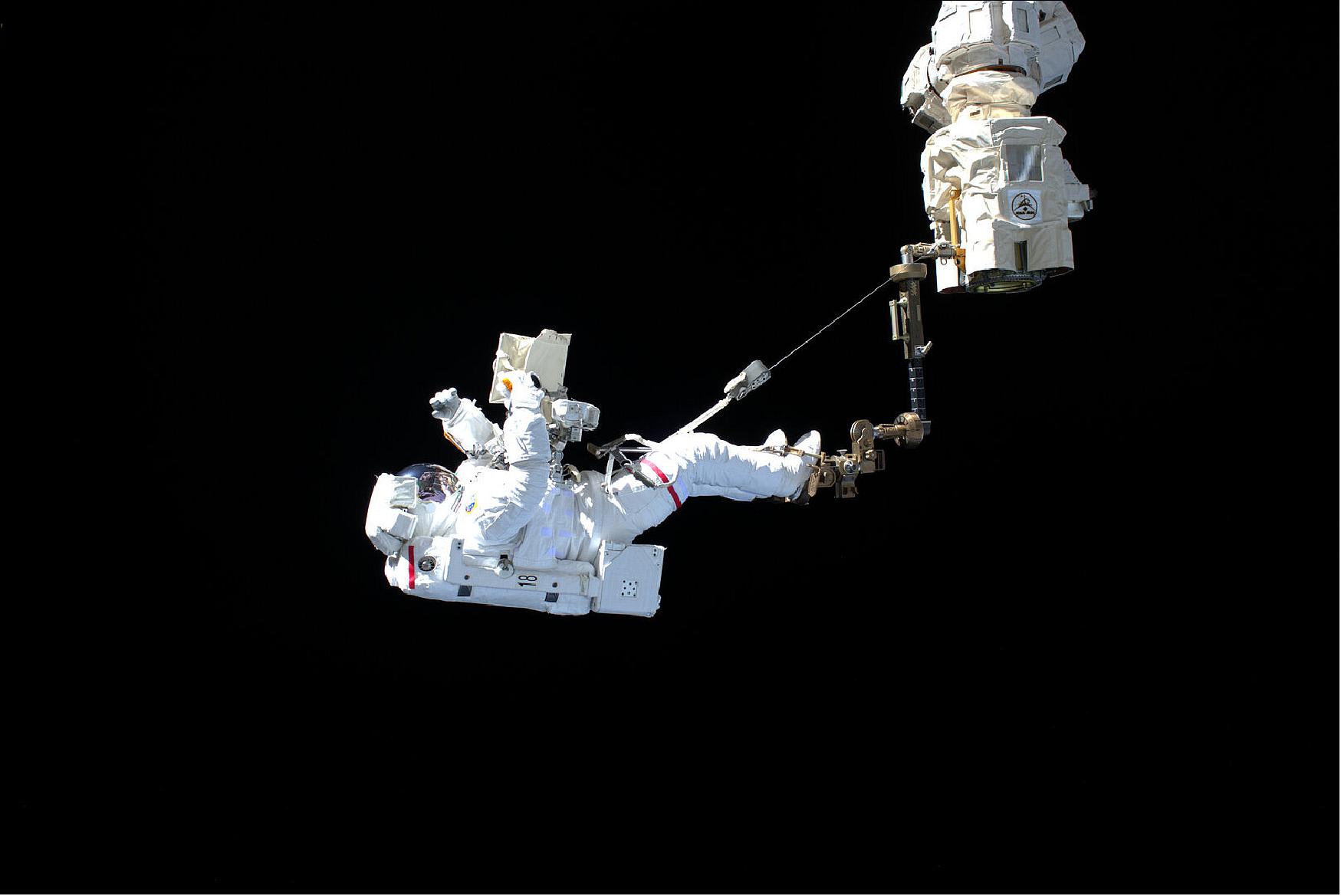 Figure 19: Luca Parmitano and NASA astronaut Drew Morgan left the depressurized Quest airlock at 13:10 CET (12:10 GMT), with Luca grabbing the ride to AMS on the robotic arm (Canadarm2) controlled by NASA astronaut Jessica Meir while Drew ferried handrails and equipment by hand to the worksite (image credit: ESA/NASA)