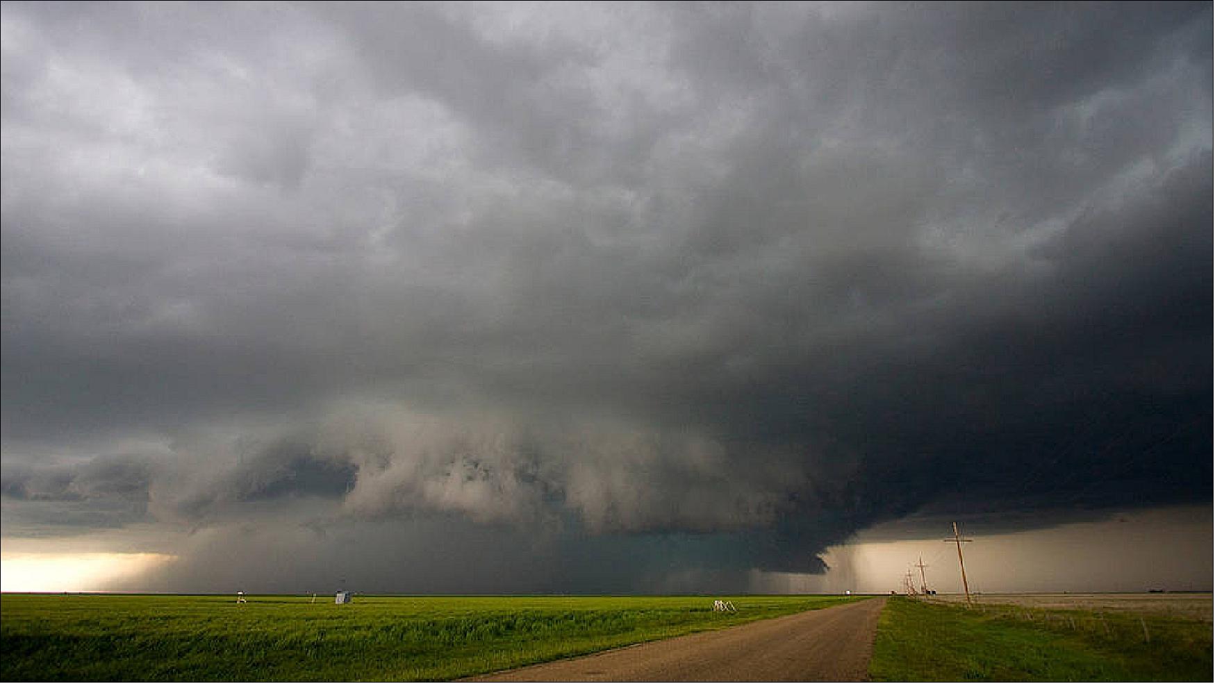 Figure 42: An "anvil" storm cloud in the Midwestern U.S. (image credit: UCAR)