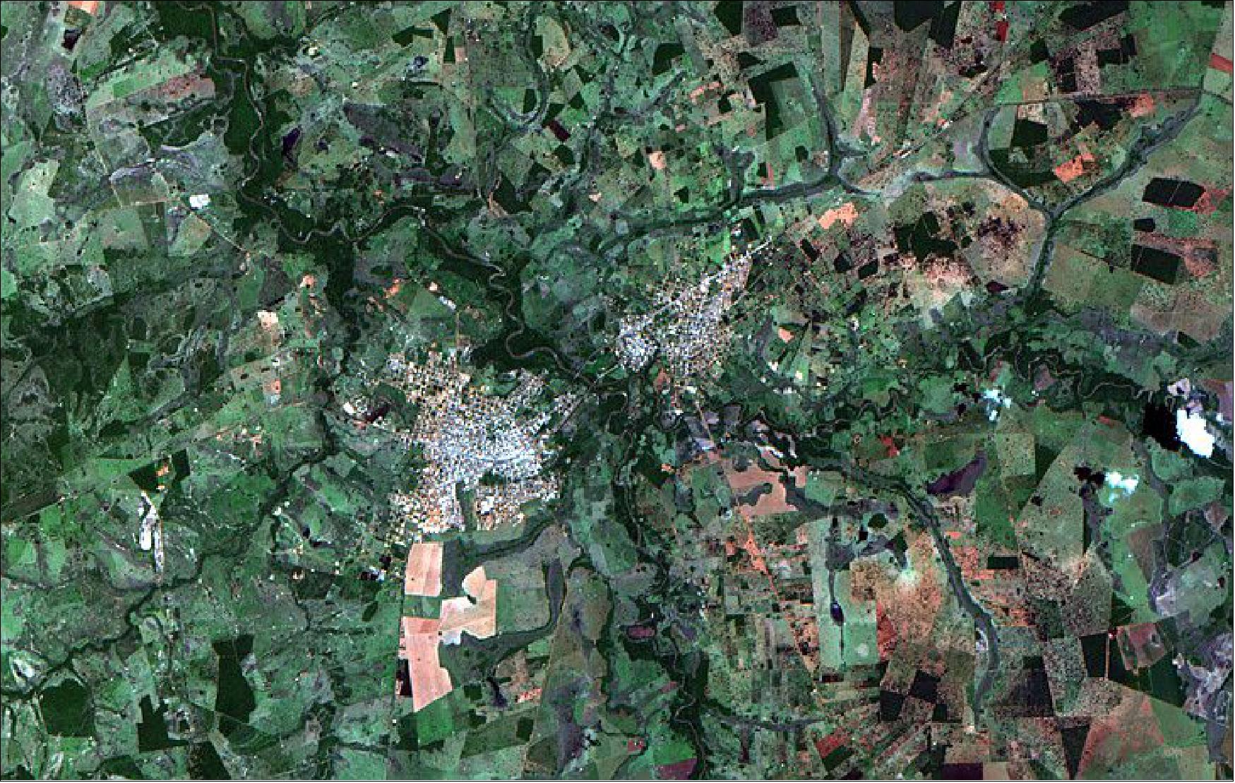 Figure 5: MUX image: breakdown in true color, 16 m spatial resolution, image size: 30 km by 20 km, the Mato Grosso cities of Garden and Guia Lopes da Laguna are visible (image credit: INPE)