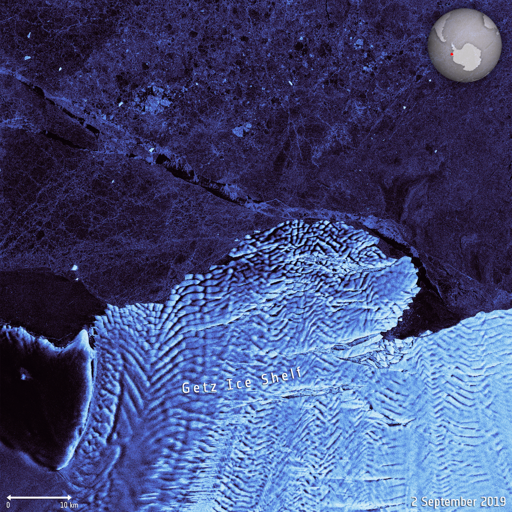 Figure 10: The iceberg is approximately 35 km in length, and 10 km wide. Named B47 by the US National Ice Center (NIC), the iceberg was first discovered and confirmed using Copernicus Sentinel-1 imagery by an analyst from the US NIC (image credit: ESA, the image contains modified Copernicus Sentinel data (2019), processed by ESA, CC BY-SA 3.0 IGO)