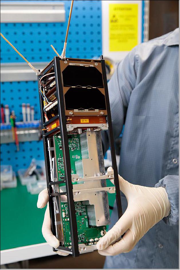 Figure 1: Partially integrated engineering model of SpooQySat. Removed solar panels reveal structural model SPEQS payload (image credit: NUS/CQT)