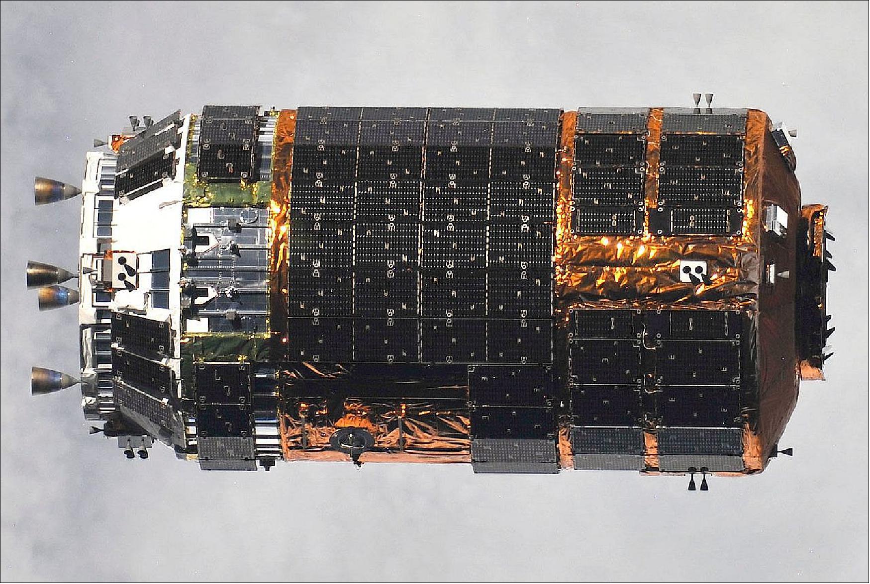 Figure 1: Illustration of the HTV-9/Kounotori-9 vehicle in flight with a payload mass of 6200 kg and a size of 9.8 m long by 4.4 m in diameter (image credit: JAXA)
