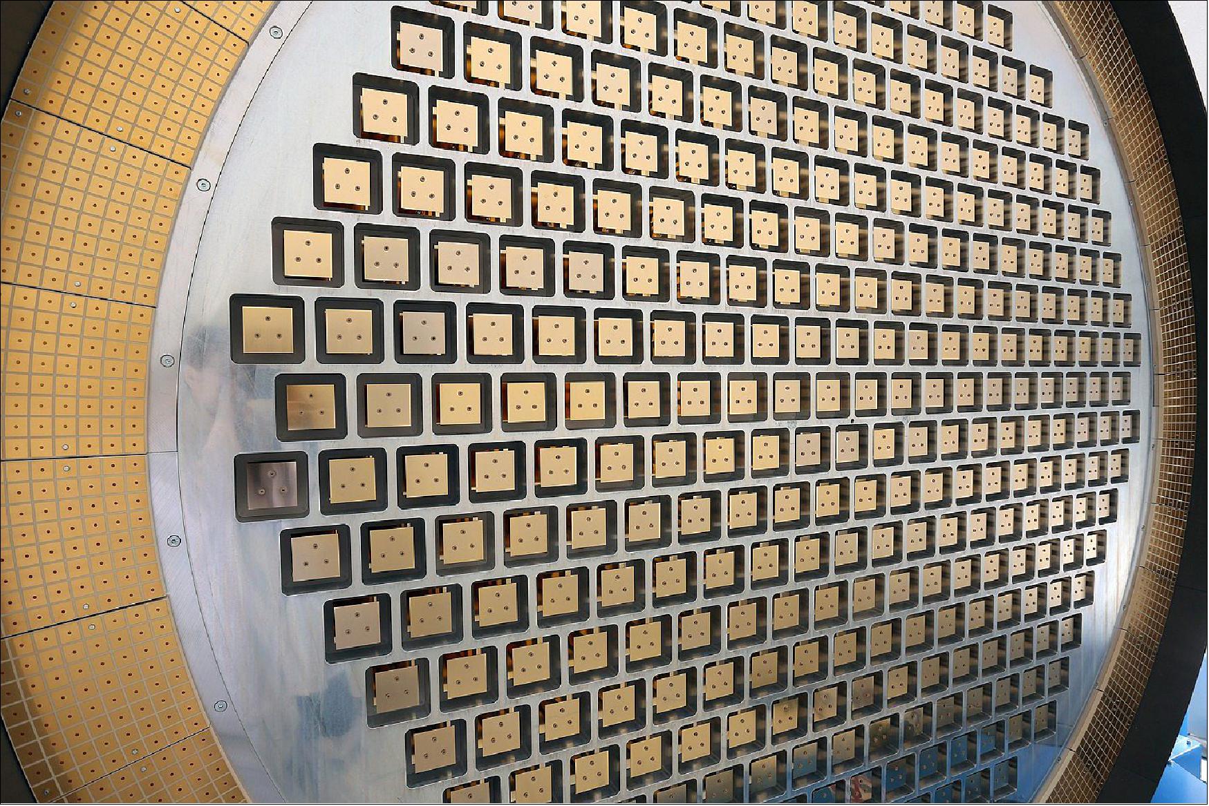 Figure 1: Phased array antenna of the GESTRA transmitter and receiver (image credit: Farunhofer FHR / Philipp Wolter)