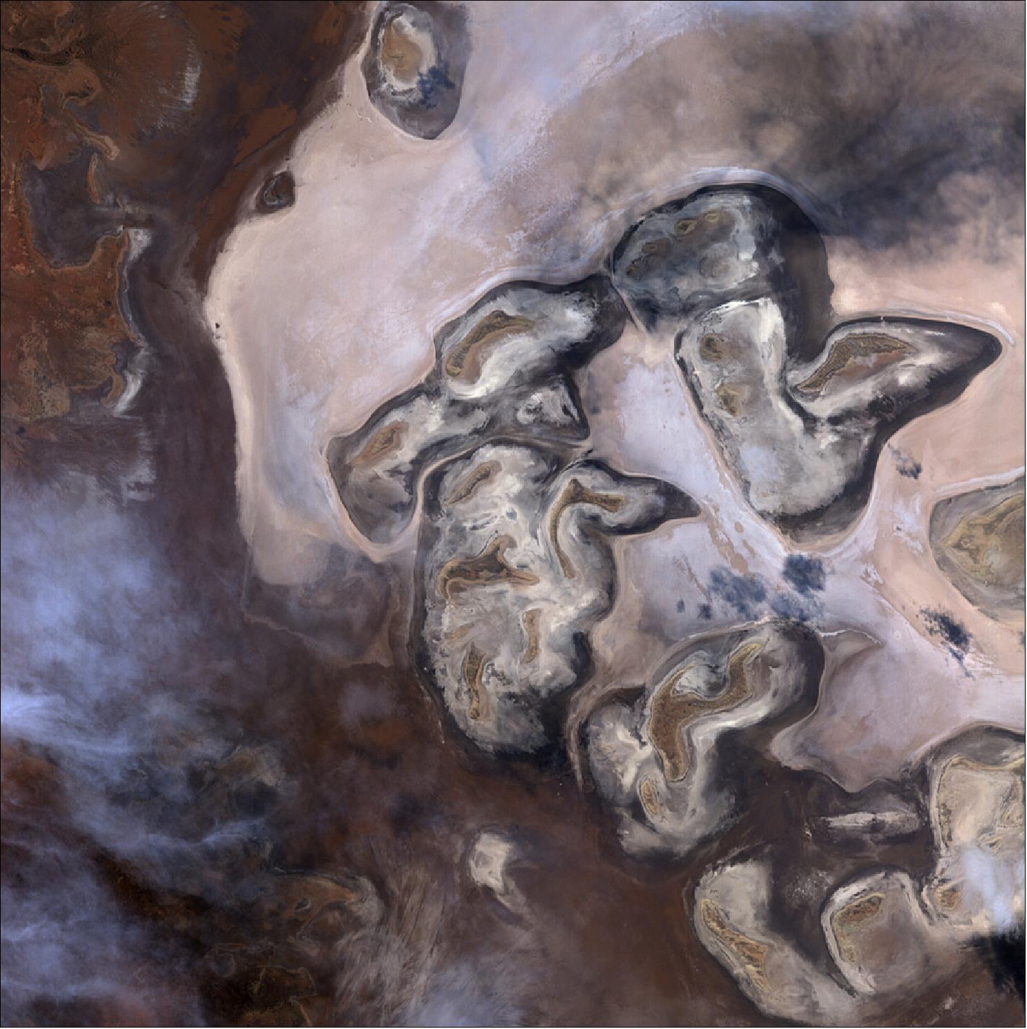 Figure 21: DESIS image of Lake Frome, a salt lake in South Australia, observed on 22 October 2018, provided in April 2019 (image credit: DLR)
