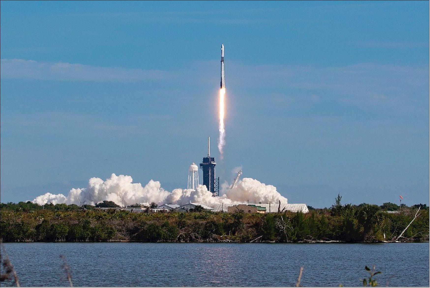 Figure 1: SpaceX’s Falcon 9 rocket climbs into the sky from pad 39A of KSC on its way to the ISS (image credit: Katie Darby / Spaceflight Now)