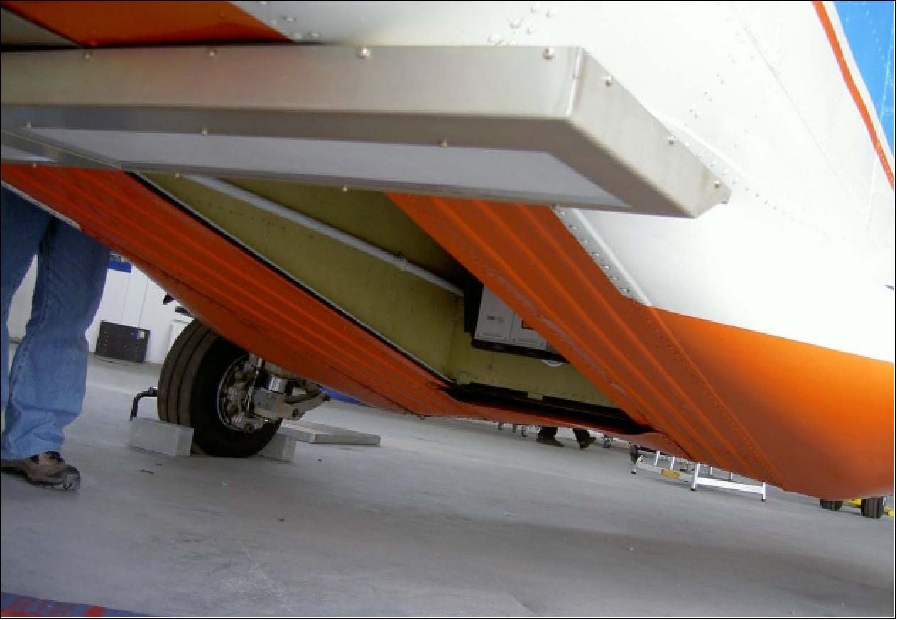 Figure 3: ASIRAS antenna assembly mounted underneath the cabin door (image credit: RST)