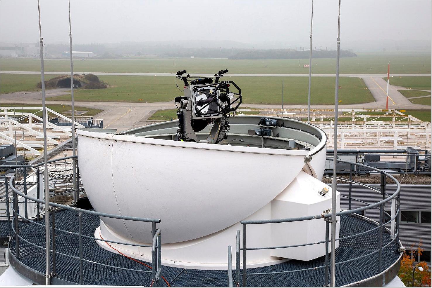 Figure 8: Optical ground station with opened dome at DLR Oberpfaffenhofen, mounted on the roof of the IKN building (image credit: DLR)
