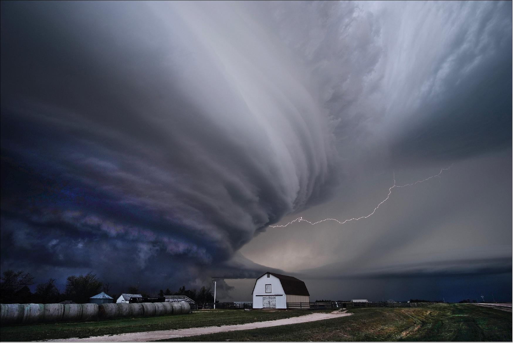 Figure 9: Fleets of miniature satellites like RainCube could one day study the rapid development and evolution of storms like this supercell thunderstorm over Nebraska (image credit: Mike Coniglio/NOAA NSSL)