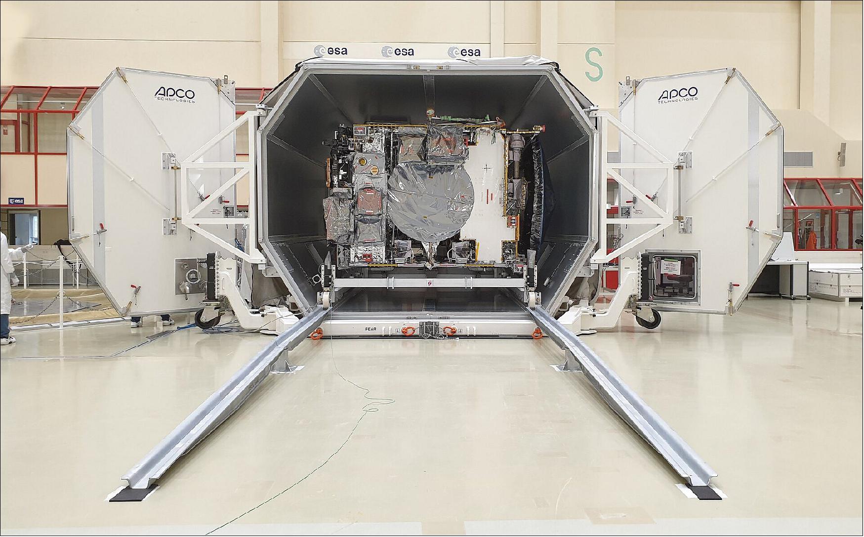 ESA's JUICE is being unpacked from its shipping container in the Hydra clean room at ESA/ESTEC in the Netherlands on 30 April 2020. Juice will undergo environmental testing in ESTEC's Large Space Simulator to replicate the extreme heating and cooling cycles that the spacecraft will experience on its way to Jupiter (image credit: ESA)