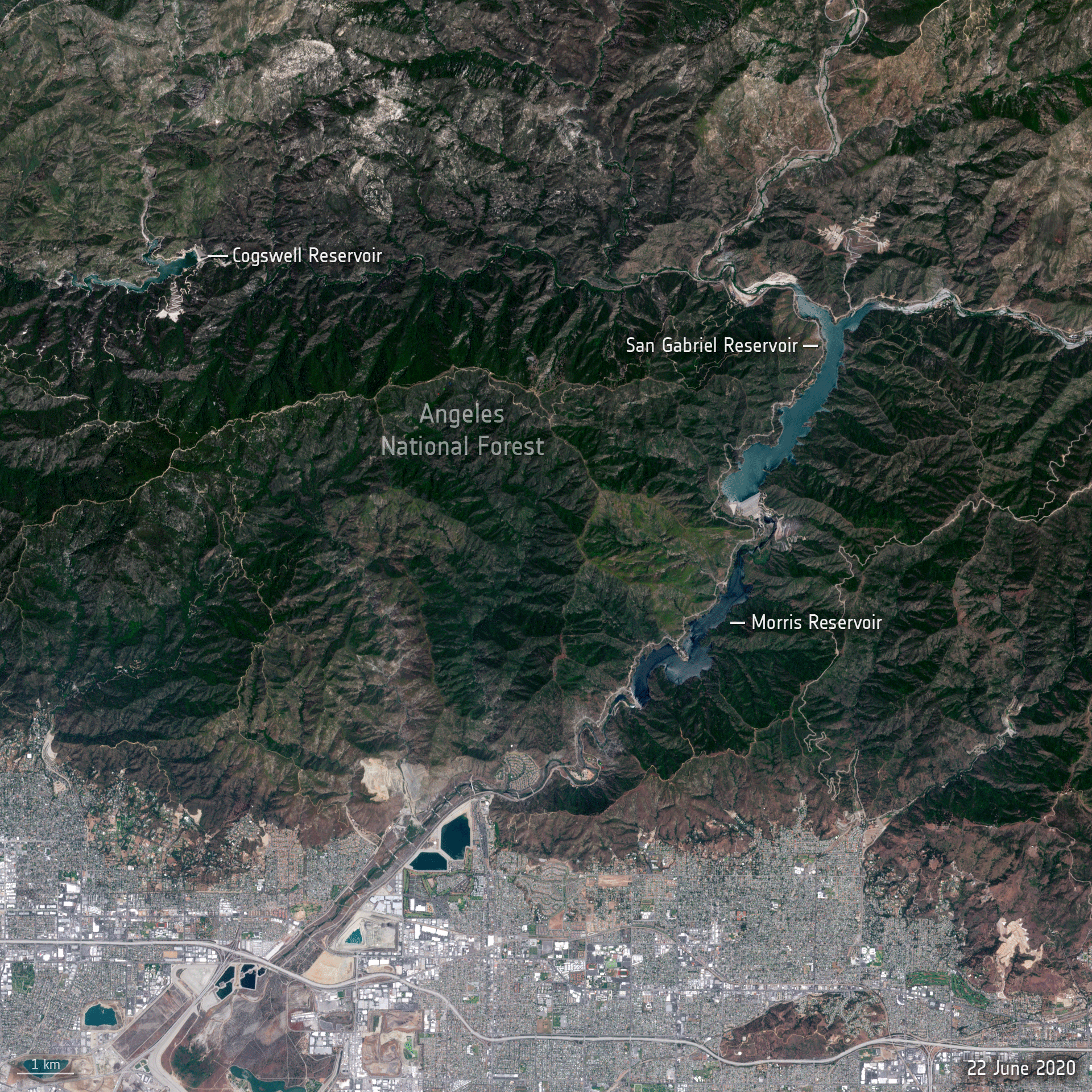 Figure 36: The Copernicus Sentinel-2 mission brings two images showing the impact of the severe drought affecting the state of California in the United States. The images cover the area over Angeles National Forest at the outskirts of the Greater Los Angeles metropolitan area and depict changes in water levels of several important water reservoirs as well as the state of the forest in June 2020 and 2021 (image credit: ESA, the image contains modified Copernicus Sentinel data (2020-2021), processed by ESA, CC BY-SA 3.0 IGO)