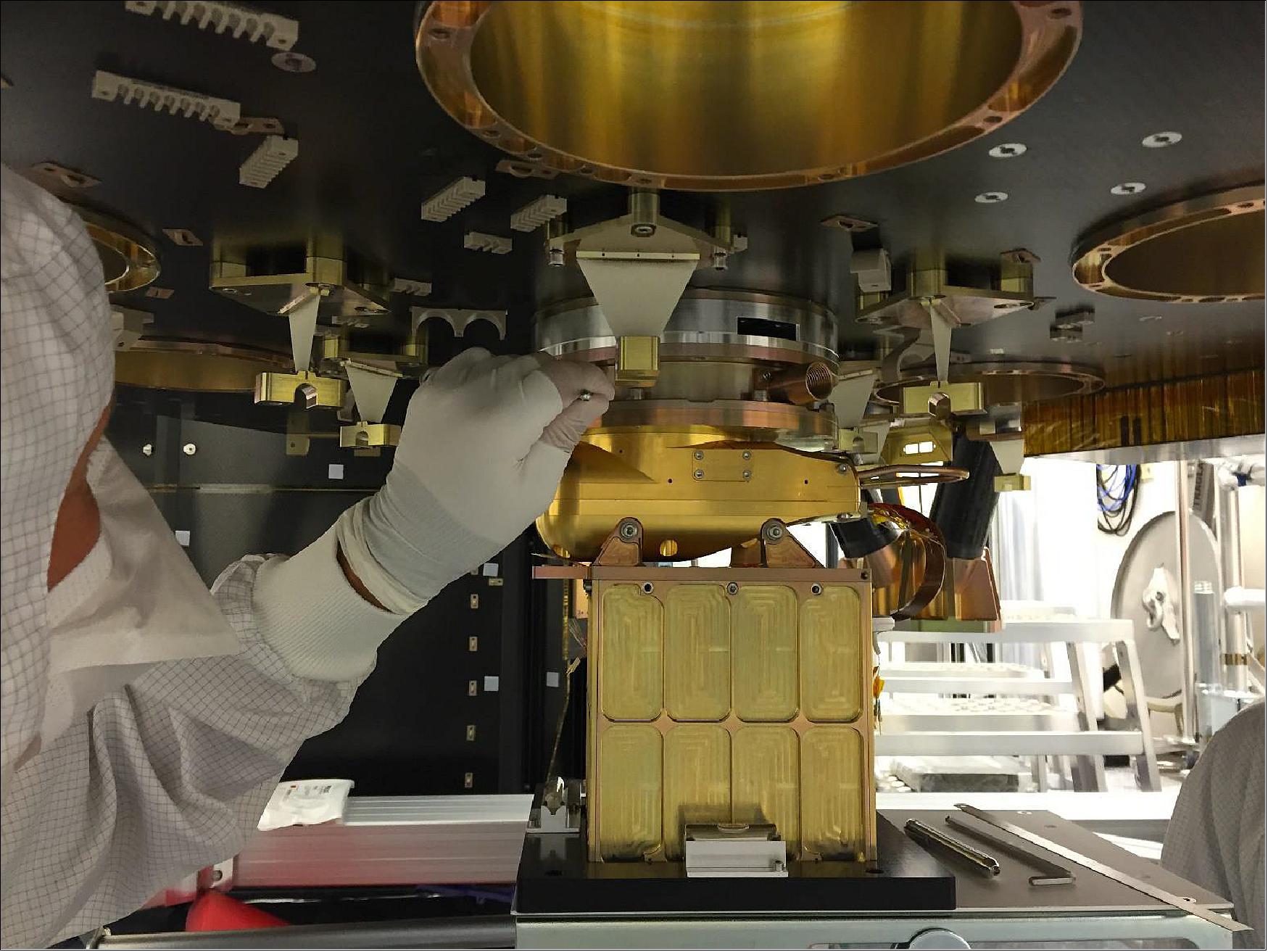 Figure 8: The integration of the MAs and MCs (shown here) requires an extreme accuracy: the individual focal length (1600 mm) of each pair has to be within 50 µm. The metrology system has been developed at MPE (image credit: MPE)