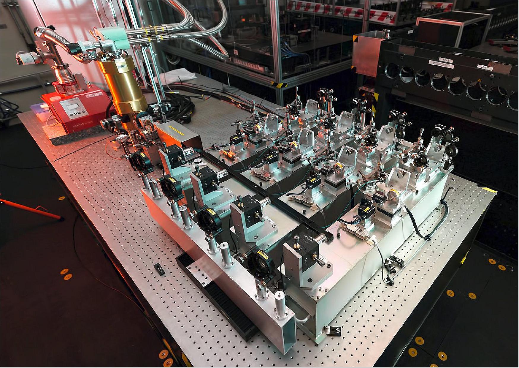 Figure 86: Photo of the PIONIER instrument, shown here in the VLTI laboratory at ESO’s Paranal Observatory in Chile, has been used to combine the light from the four 1.8 meter Auxiliary Telescopes for the first time (image credit: ESO)