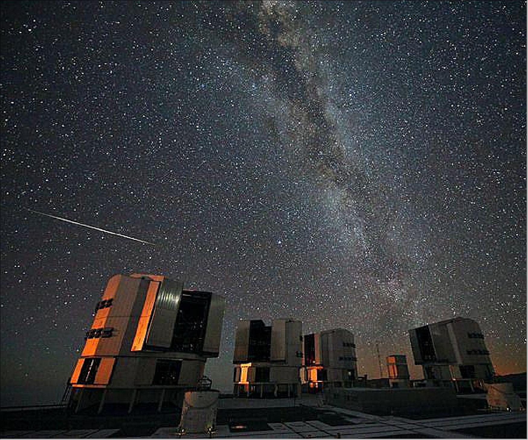 Figure 76: Moonshine photo of the VLT (Very Large Telescope) observatory on the Cerro Paranal mountain in the Atacama Desert of northern Chile (image credit: ESO)