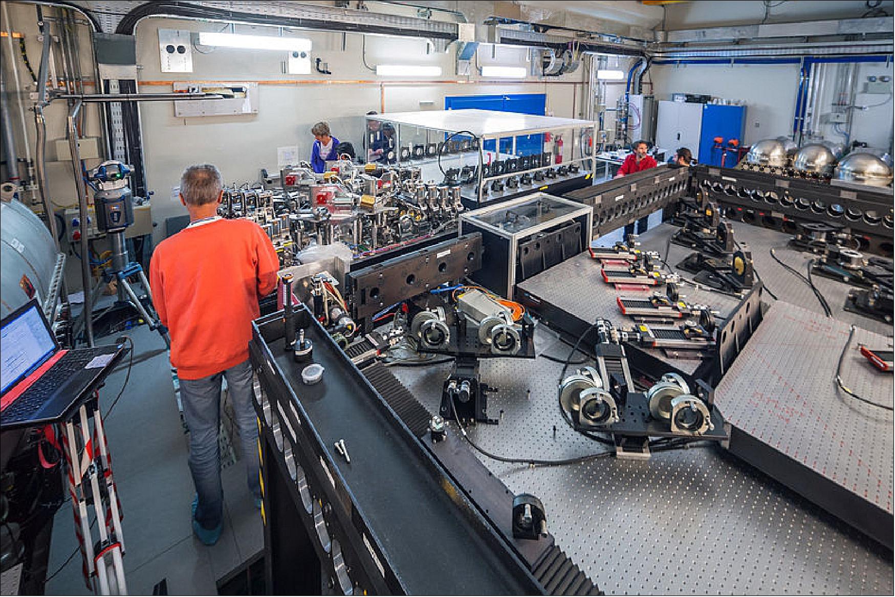 Figure 101: The very complex instrument MATISSE during installation at Paranal Observatory (image credit: ESO, P. Horálek) 151)