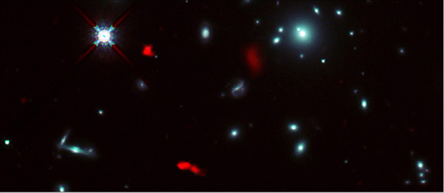 Figure 38: Image of the galaxy cluster RXCJ0600-2007 taken by the NASA/ESA Hubble Space Telescope, combined with gravitational lensing images of the distant galaxy RXCJ0600-z6, 12.4 billion light-years away, observed by ALMA (shown in red). Due to the gravitational lensing effect by the galaxy cluster, the image of RXCJ0600-z6 was intensified and magnified, and appeared to be divided into three or more parts (image credit: ALMA (ESO/NAOJ/NRAO), Fujimoto et al., NASA/ESA Hubble Space Telescope)