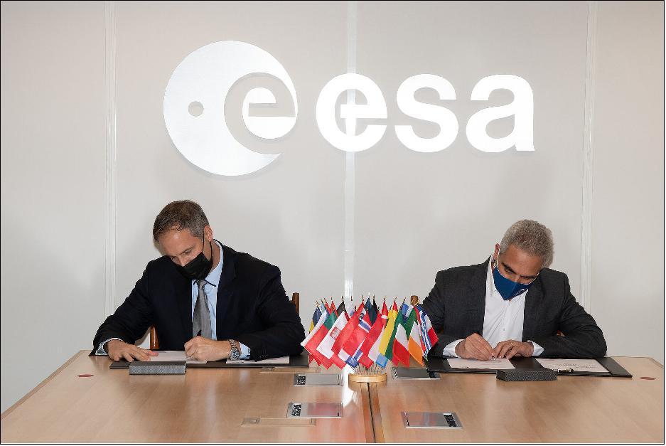 Figure 21: ESA signs contract with Avio to increase Vega-C competitiveness. The signature event in Paris on 15 December was attended by Daniel Neuenschwander, ESA’s Director of Space Transportation, and Maurizio Cutroni, Avio’s CCO, on behalf of Guilio Ranzo, CEO at Avio (image credit: ESA - Philippe Sebirot)