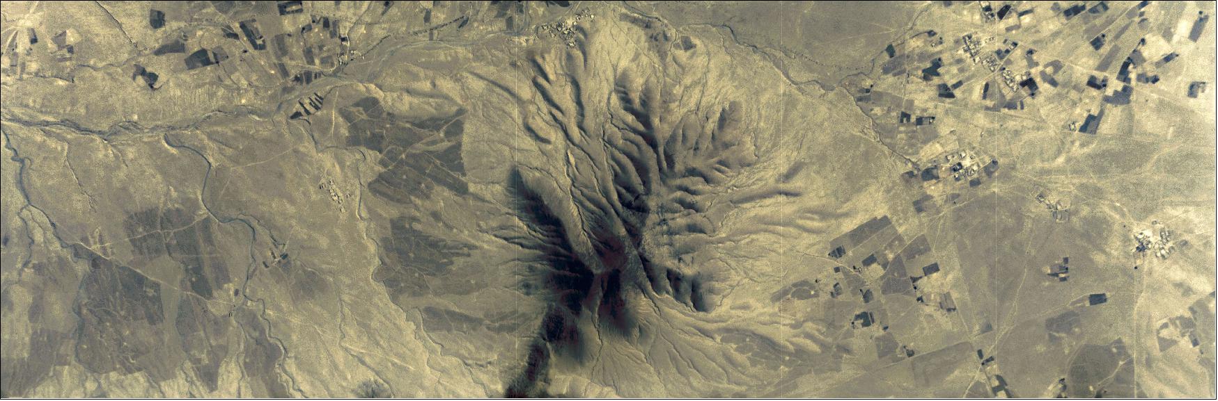 Figure 21: Desert mountain in China's Bayingolin Mongol Autonomous Prefecture (image credit: Spaceflight Industries, BlackSky)