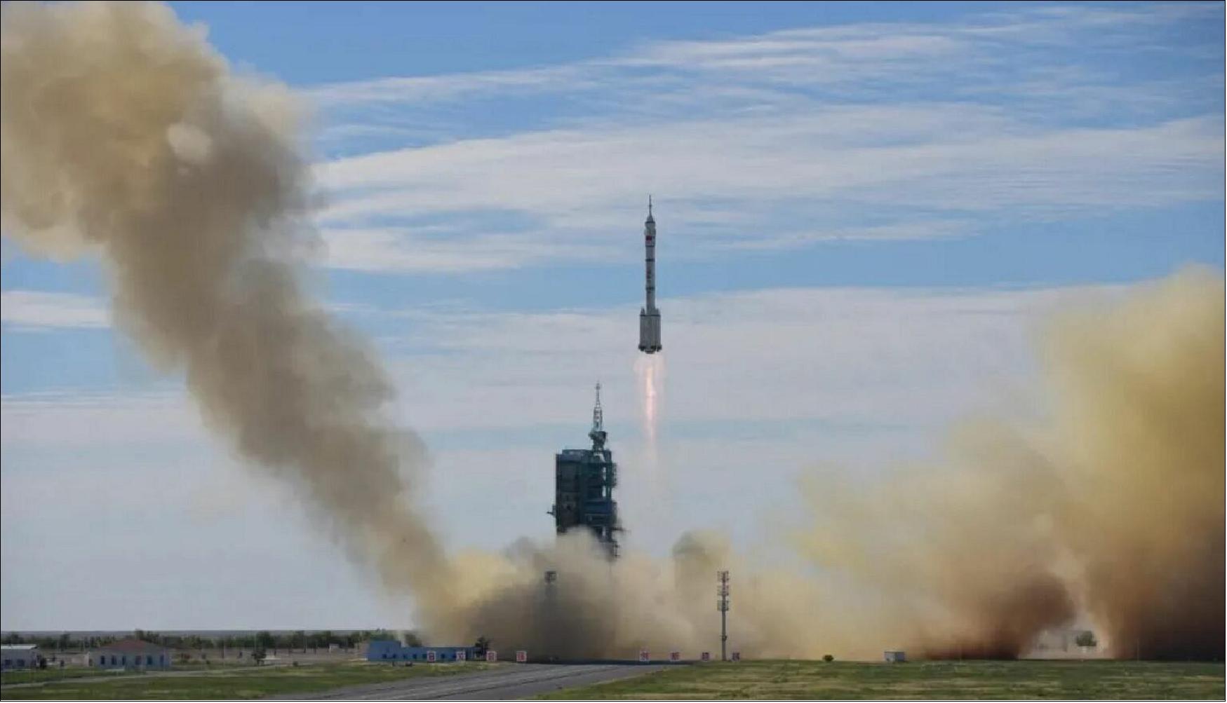 Figure 39: Liftoff of the Long March 2F carrying Shenzhou-12 at 01:22 UTC on June 17 (image credit: CASC)