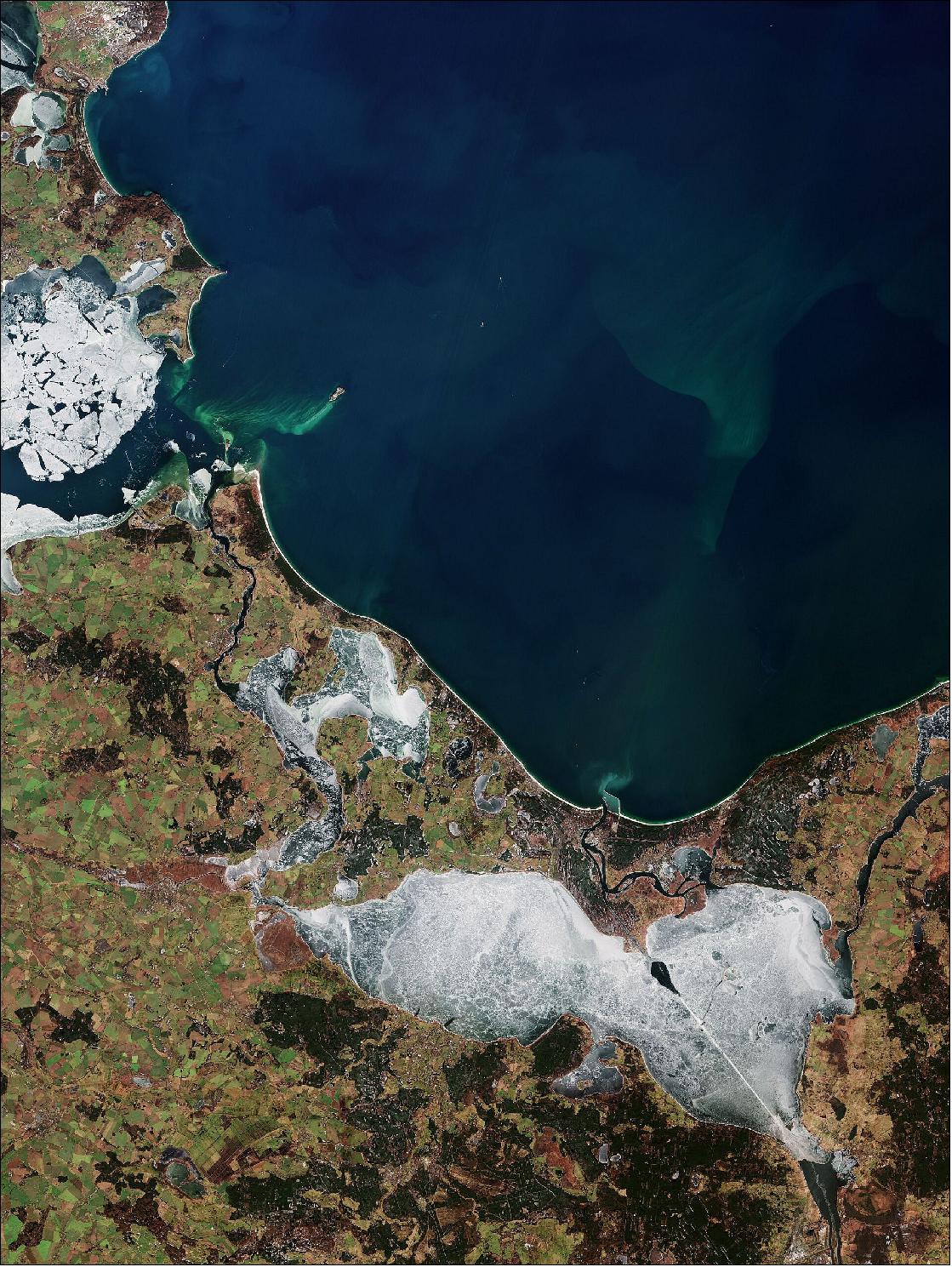 The icy Szczecin Lagoon