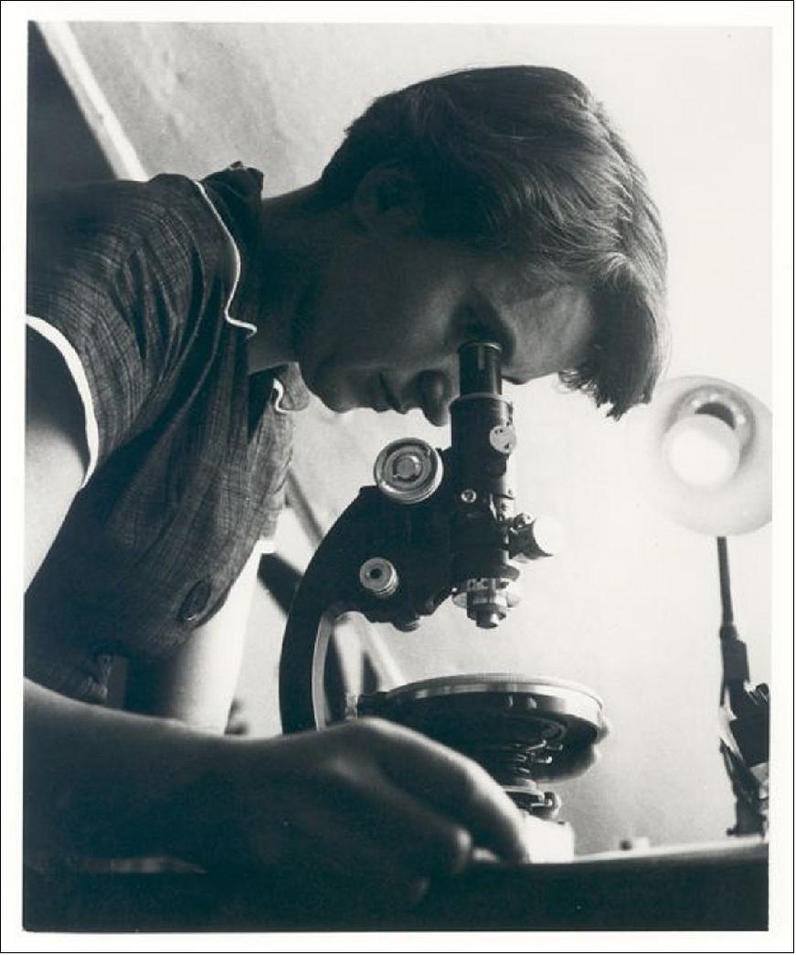 Figure 77: Rosalind Franklin with microscope in 1955 (1920-1958). Rosalind Elsie Franklin was a British chemist and X-ray crystallographer who contributed to unravelling the double helix structure of our DNA. She also made enduring contributions to the study of coal, carbon and graphite (image credit: MRC Laboratory of Molecular Biology)