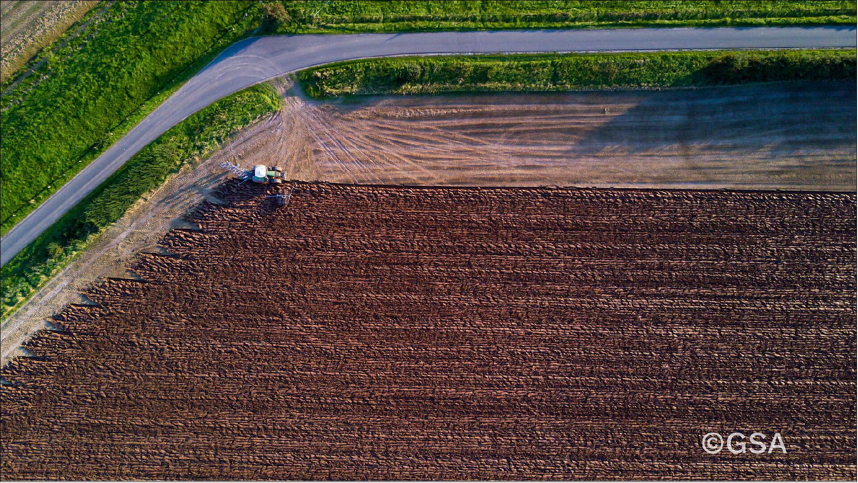 Figure 54: EGNOS for precision farming. EGNOS is employed for accuracy and integrity-hungry satnav applications such as precision farming, surveying and transport (image credit: GSA)