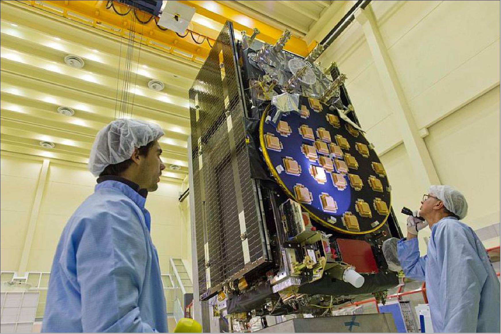 Figure 19: The main antenna of the FM2 satellite is being inspected at ESTEC prior to mass property testing in August 2013 (image credit: ESA, Anneke Le Floc'h) 17)