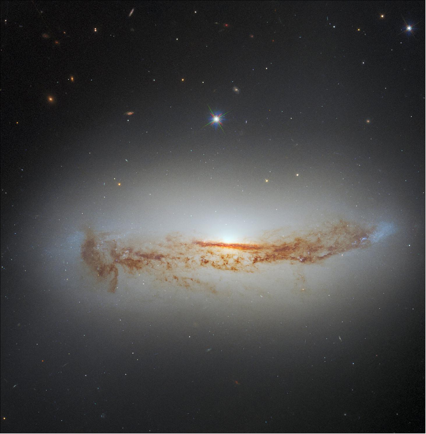 Figure 63: This image combines data from two sets of Hubble observations, both of which were proposed to study nearby active galactic nuclei. The image also combines data from two instruments — Hubble’s Advanced Camera for Surveys (ACS) and Wide Field Camera 3 (WFCS), [image credit: ESA/Hubble & NASA, D. J. Rosario, A. Barth; CC BY 4.0 Acknowledgement: L. Shatz]