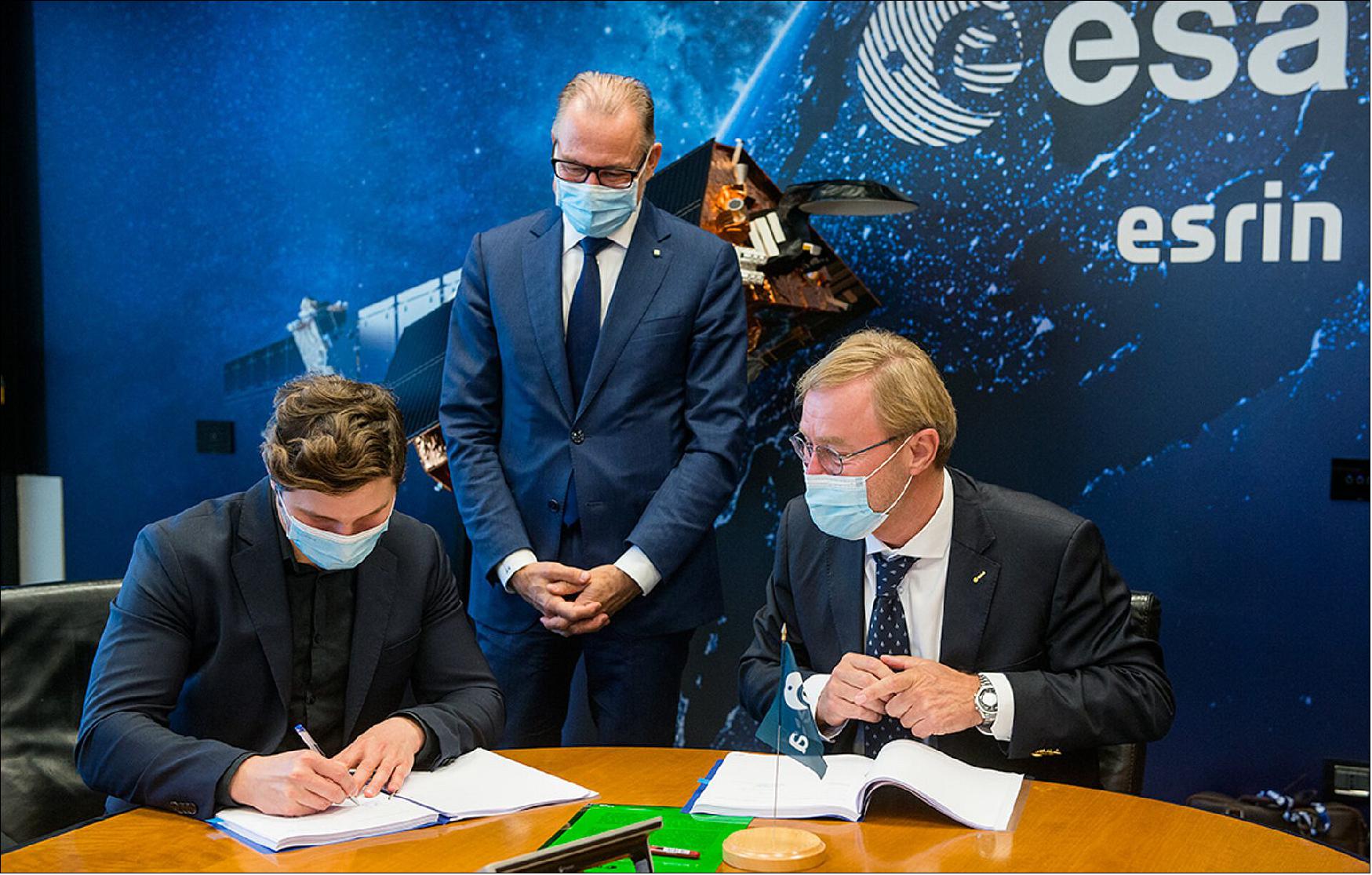 Figure 23: Signing up ICEYE to Copernicus. ESA has signed a contract that brings the ICEYE constellation of small satellites into the fleet of missions contributing to Europe’s Copernicus environmental monitoring program. As a commercial provider of satellite radar imagery, ICEYE is a perfect example of European New Space being implemented within Copernicus. The contract was signed by ESA’s Acting Director of Earth Observation Programs, Toni Tolker-Nielsen (right) and CEO of ICEYE, Rafal Modrzewski (left), in the presence of ESA’s Director General, Josef Aschbacher (image credit: ESA, V. Stefanelli)
