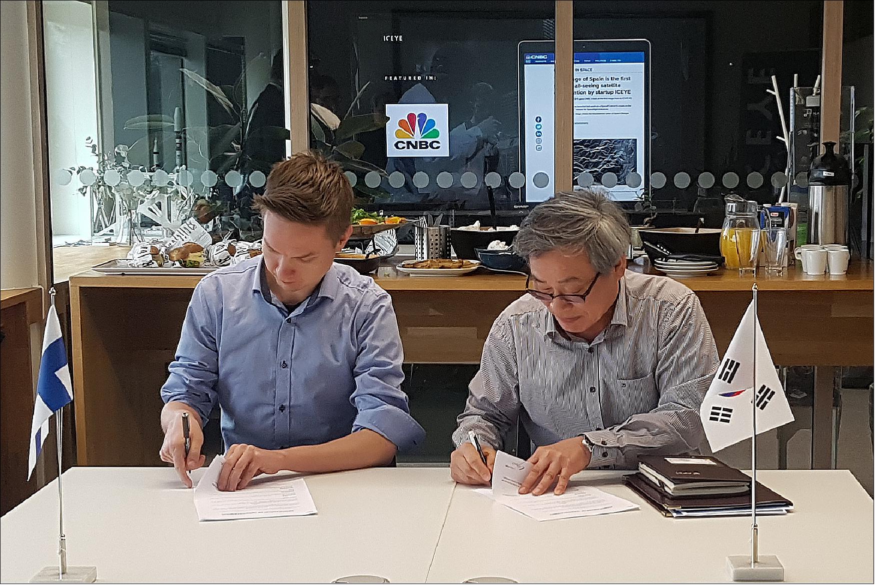 Figure 52: Jang Soo Ryoo, Ph.D Chairman and CEO of APSI and Pekka Laurila, CSO and Co-founder of ICEYE at ICEYE offices in Finland at the singing of the contract (image credit: ICEYE)