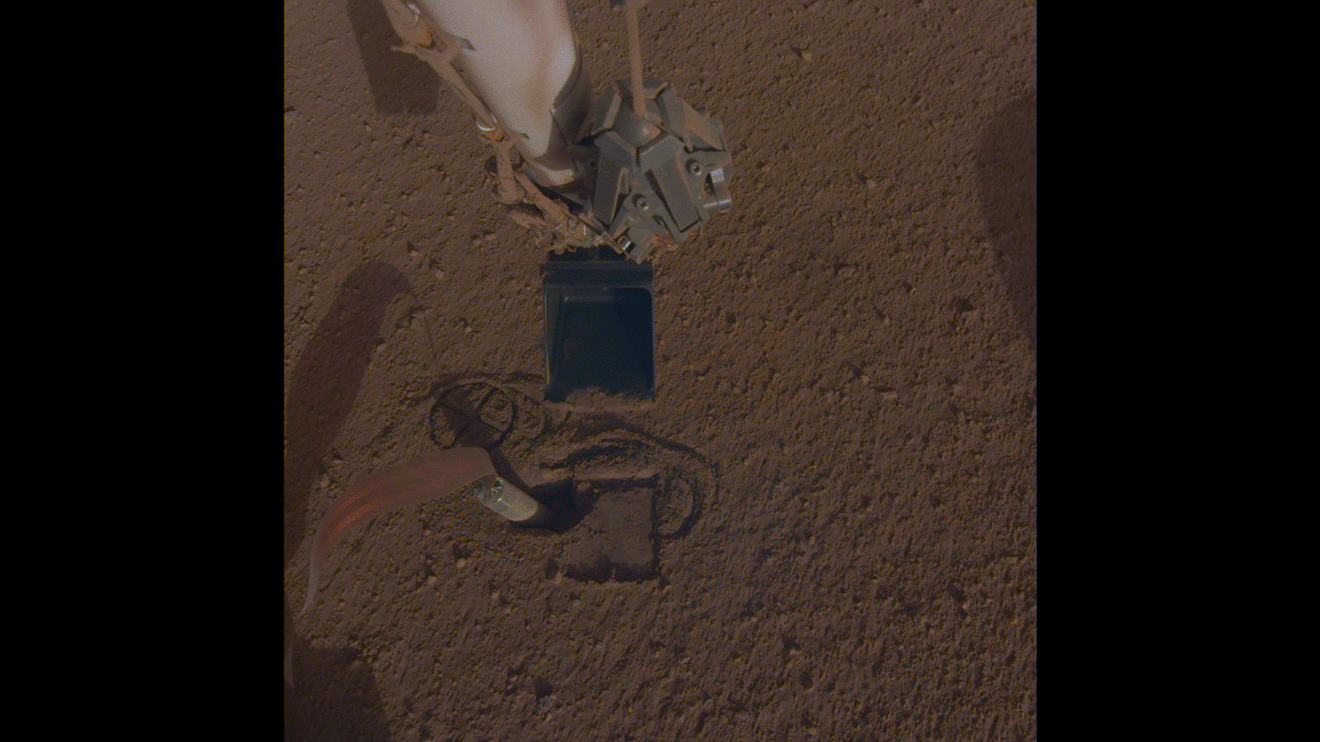 Figure 32: NASA InSight's robotic arm will use its scoop to pin the spacecraft's heat probe, or "mole," against the wall of its hole. The mole is part of an instrument formally called the HP3 (Heat Flow and Physical Properties Package), provided by DLR (image credit: NASA/JPL-Caltech)
