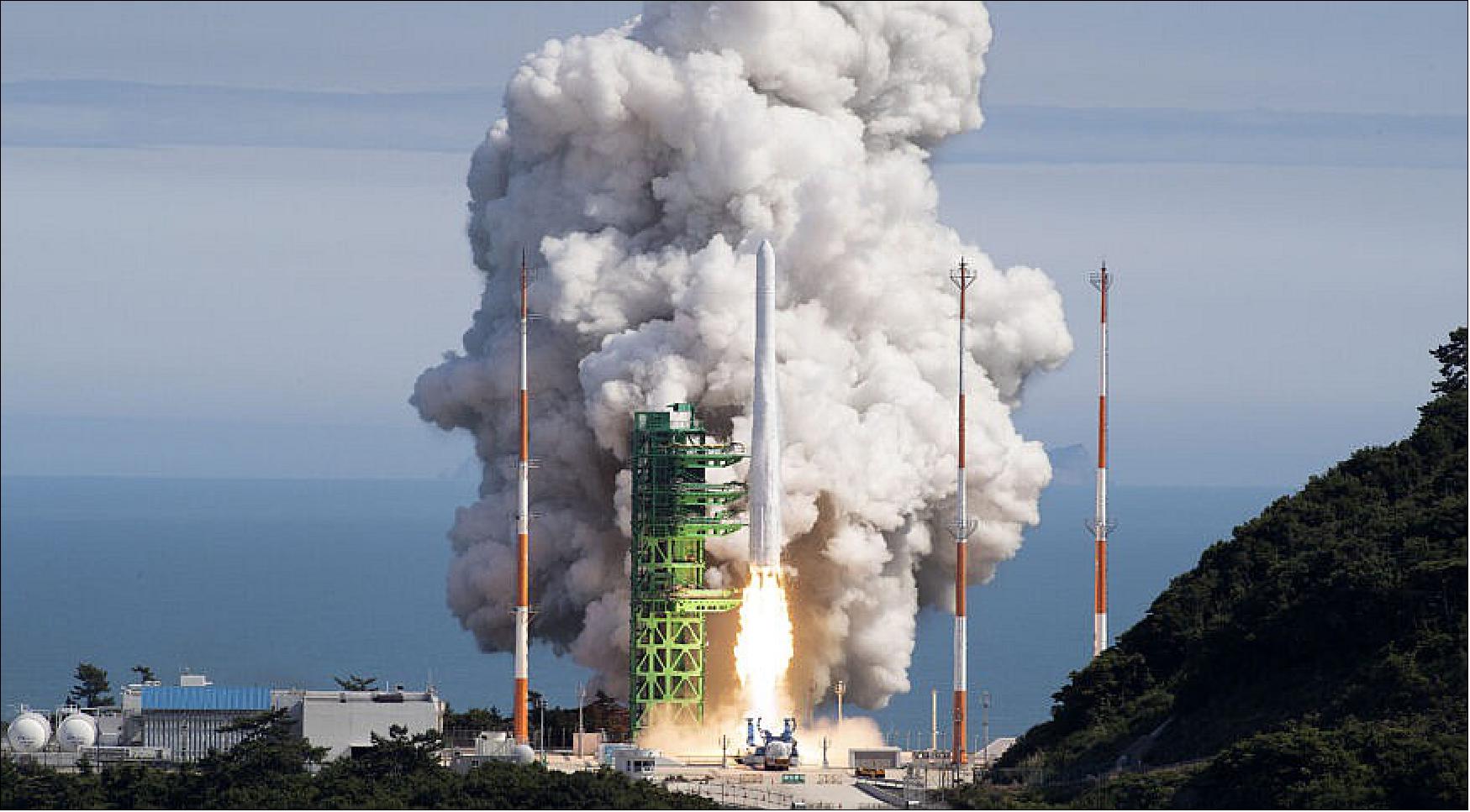 Figure 1: KSLV-2 blasts off from the launchpad at Naro Space Center in Goheung, Korea, on June 21, 2022 (image credit: Ministry of Science and ICT)