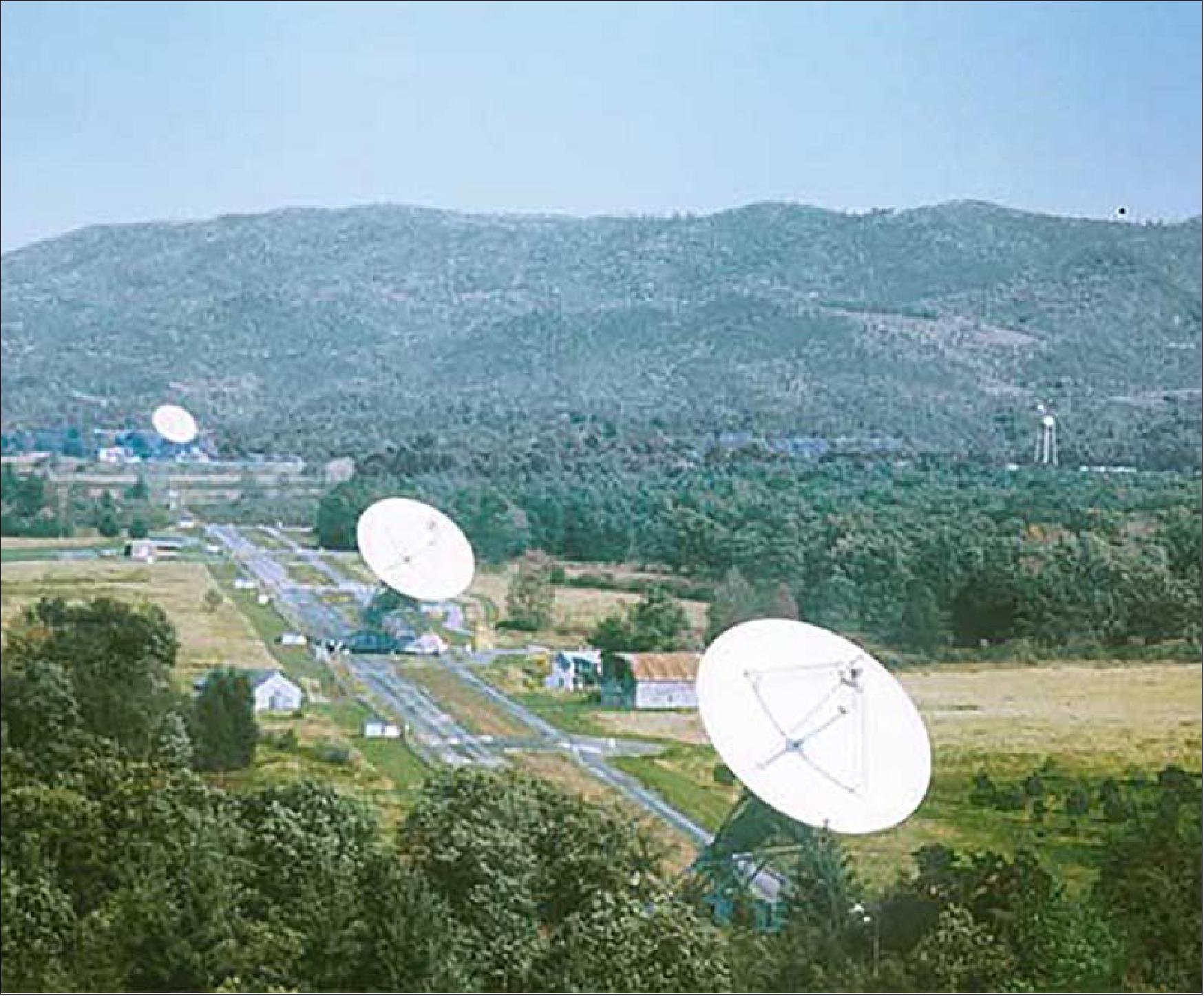 Figure 4: These three identical 85-foot dish antennas worked together as the GBI (Green Bank Interferometer), a testbed for the VLA. Two of the antennas can be hauled to different locations along the road linking them (image credit: NRAO)