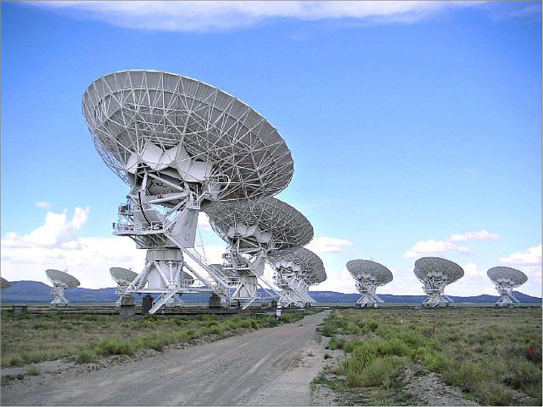 Figure 3: The Very Large Array near Socorro, New Mexico, USA. The radio telescope comprises 27 independent antennas, each of which has a dish diameter of 25 meters with a mass of 209 metric tons (image credit: NRAO)