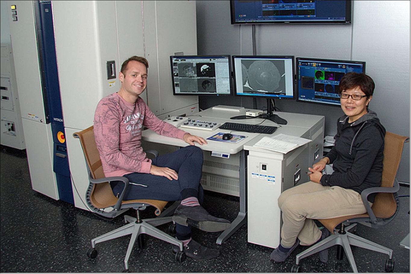 Figure 55: Dr. Pierre Haenecour (left) of the Lunar and Planetary Laboratory at the University of Arizona and U of T Associate Professor Jane Howe, analyze images of stardust particles with Hitachi’s SU9000 low-voltage STEM/SEM electron microscope (photo courtesy of Maria Schuchardt, University of Arizona)